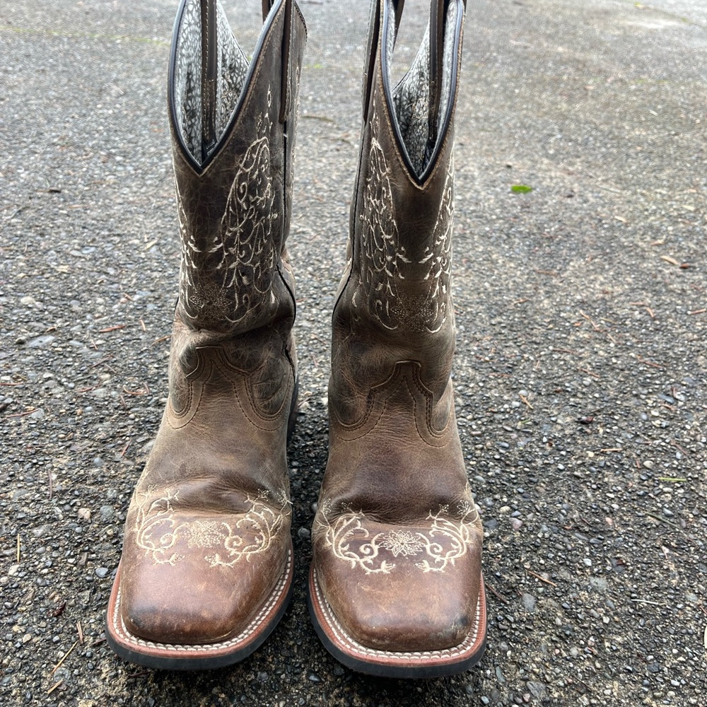 Woman’s Light-Brown Laredo Square-toed Boots 7.5